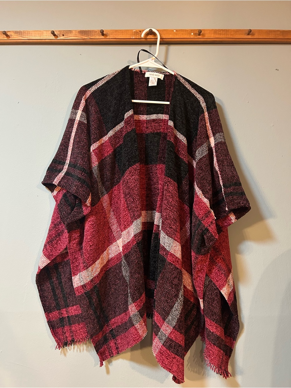 Nine West Black & Berry Plaid Open-Front Wrap